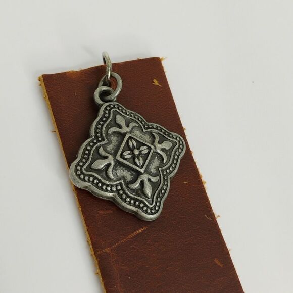 Charm Book Mark - Picture 3 of 11
